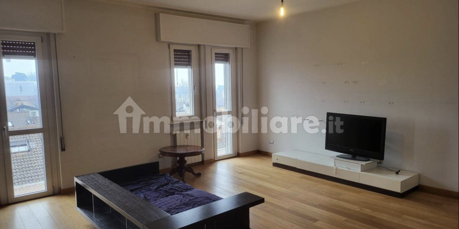 26845, 3 Stanze Stanze,2 BathroomsBathrooms,Appartamento,In Vendita,1136