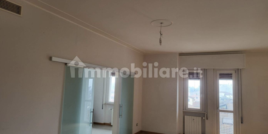 26845, 3 Stanze Stanze,2 BathroomsBathrooms,Appartamento,In Vendita,1136