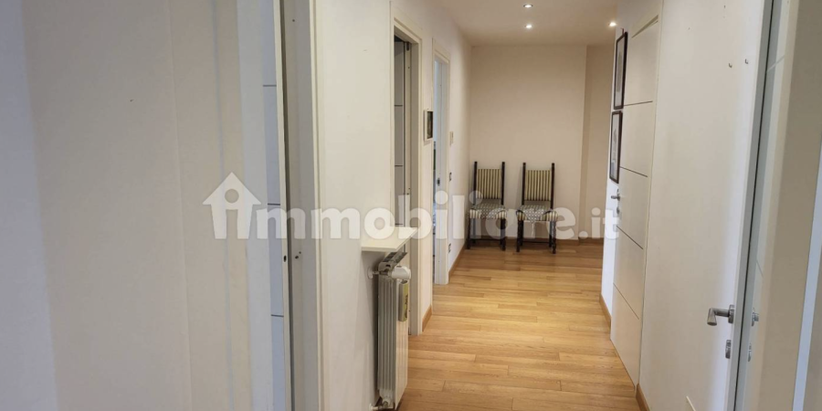 26845, 3 Stanze Stanze,2 BathroomsBathrooms,Appartamento,In Vendita,1136